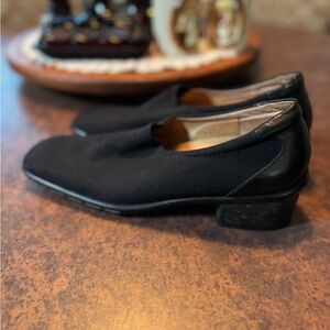 Women’s Donald J. Pliner Slip-on Pumps Size 7N EUC